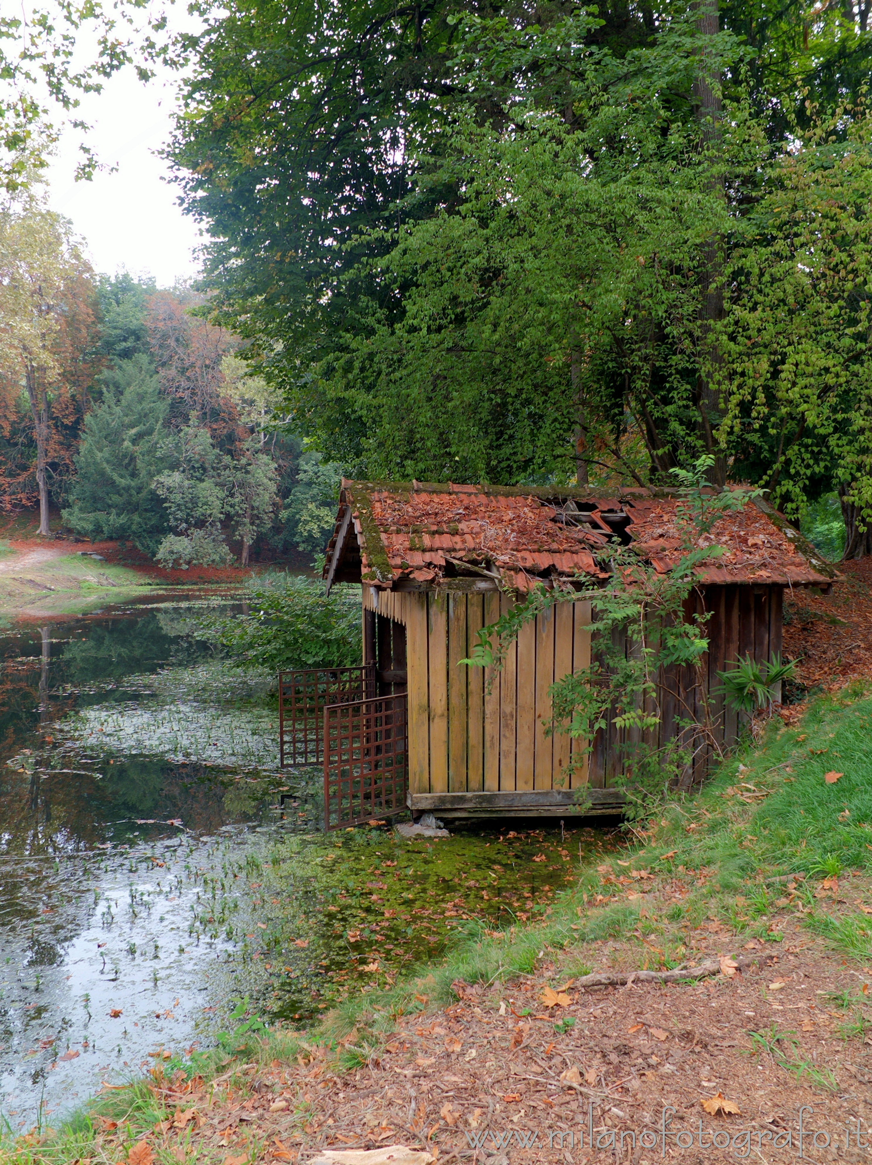 Sirtori (Lecco) - La darsena nel laghetto del parco di Villa Besana